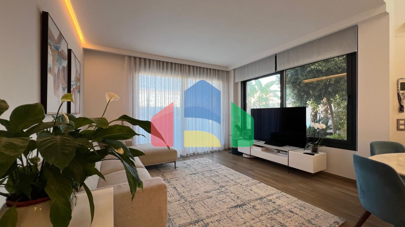 ШИКАРНАЯ ВИЛЛА ВОЗЛЕ МОРЯ. 3 СПАЛЬНИ. 3 ВАННЫЕ КОМНАТЫ. УЧАСТОК 200 М2. БАССЕЙН. СОЛЯРИЙ. ГАРАЖ.