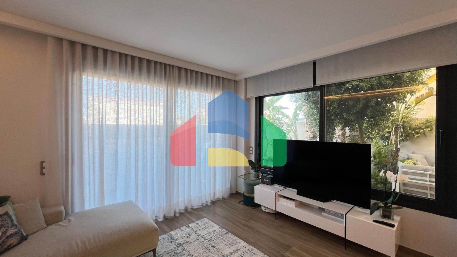 ШИКАРНАЯ ВИЛЛА ВОЗЛЕ МОРЯ. 3 СПАЛЬНИ. 3 ВАННЫЕ КОМНАТЫ. УЧАСТОК 200 М2. БАССЕЙН. СОЛЯРИЙ. ГАРАЖ.