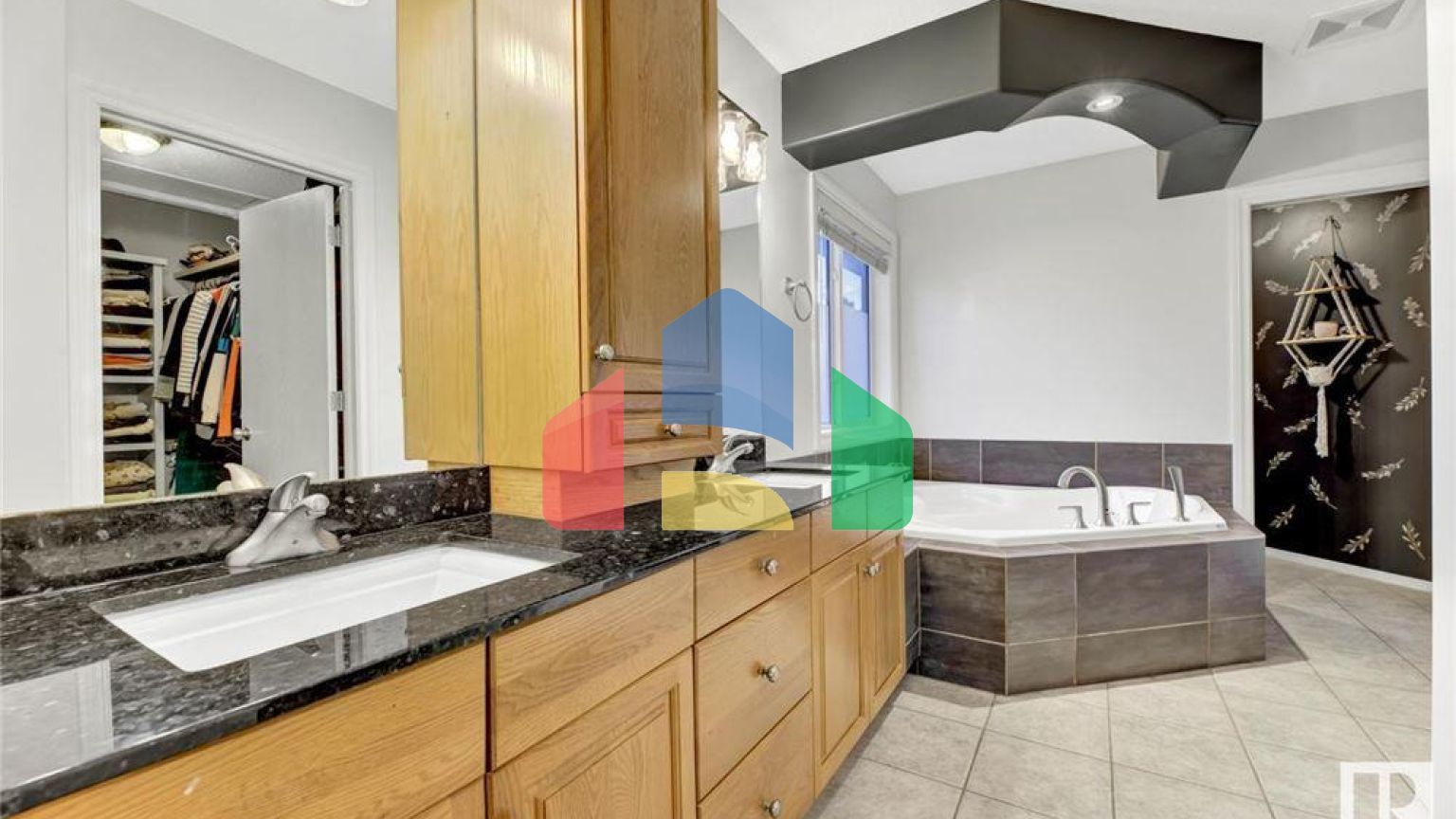 Residential - Single Family Home - Edmonton, Canada - Canada