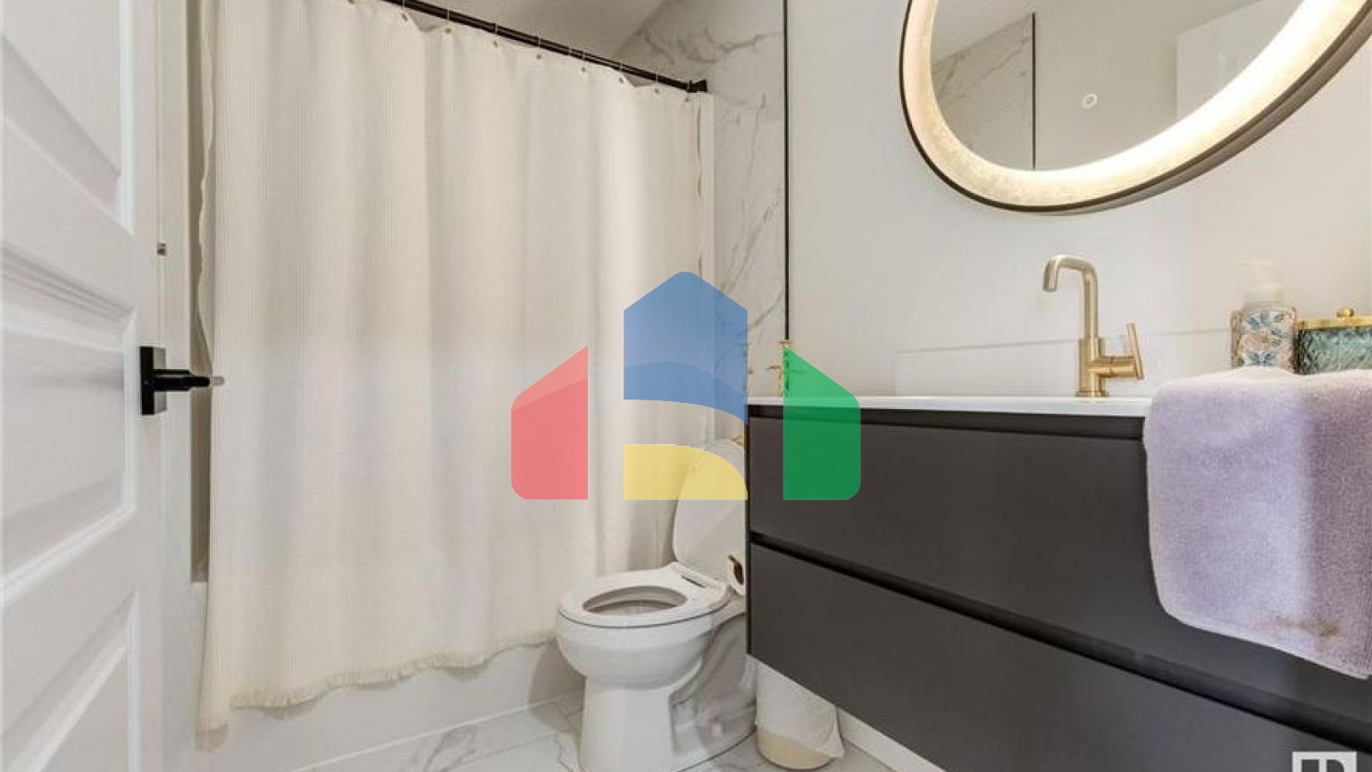 Residential - Single Family Home - Edmonton, Canada - Canada