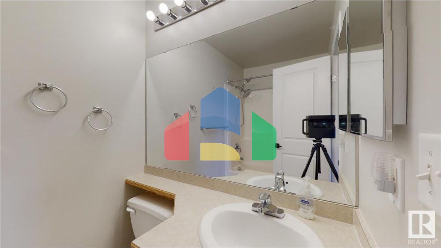 Residential - Condo/Apartment - Edmonton, Canada - Canada