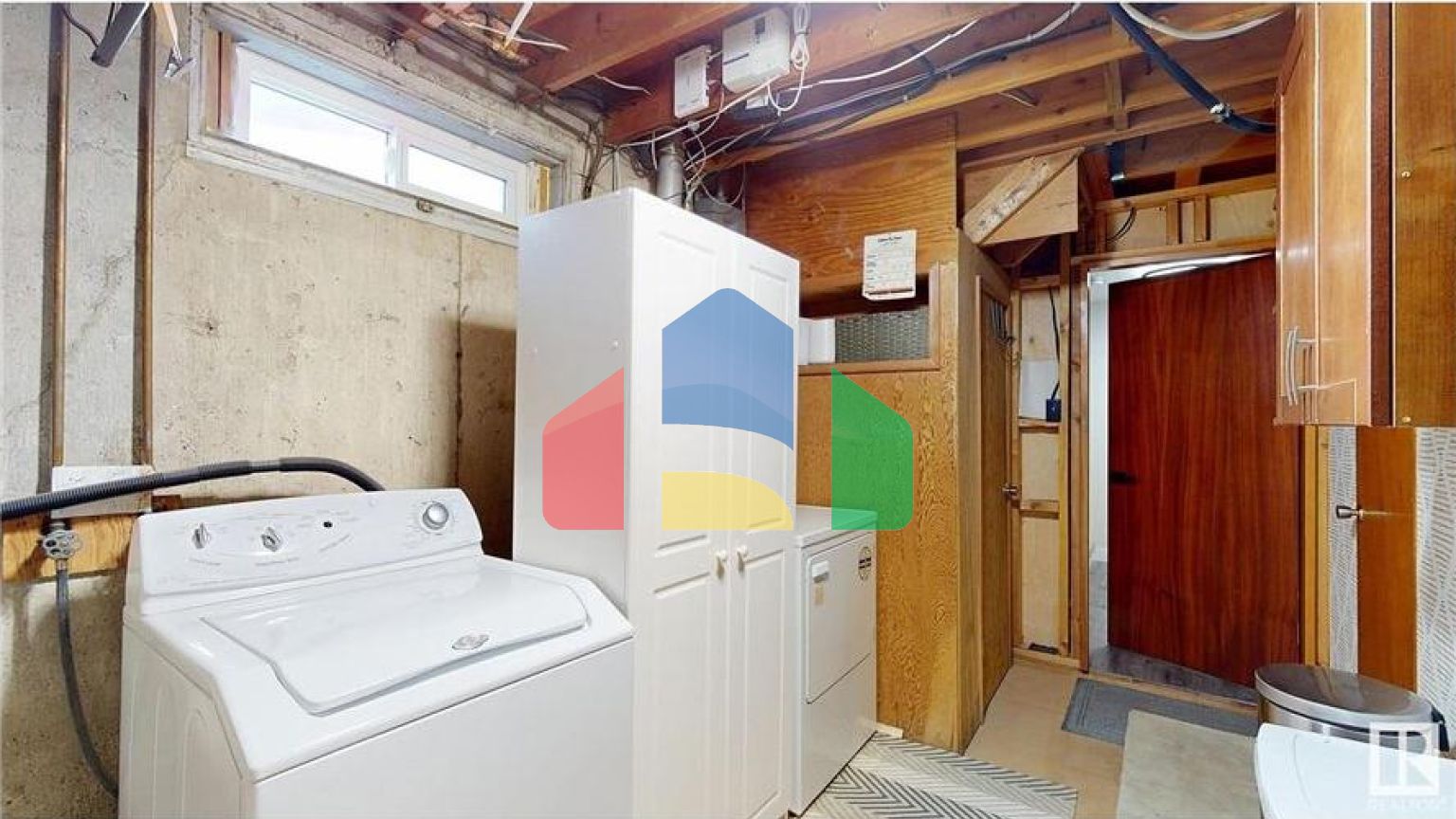 Residential - Single Family Home - Edmonton, Canada - Canada