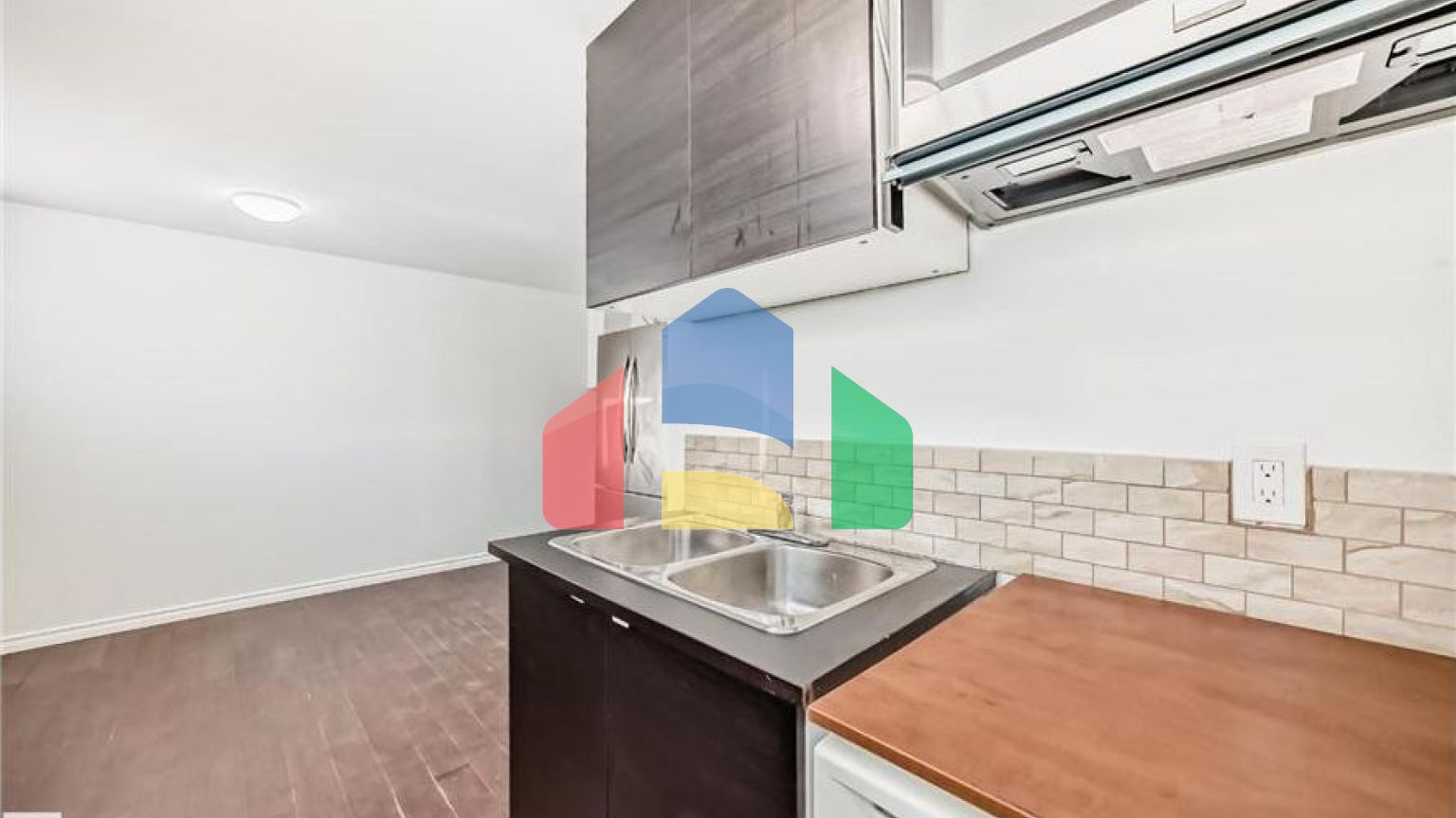 Residential - Single Family Home - Edmonton, Canada - Canada