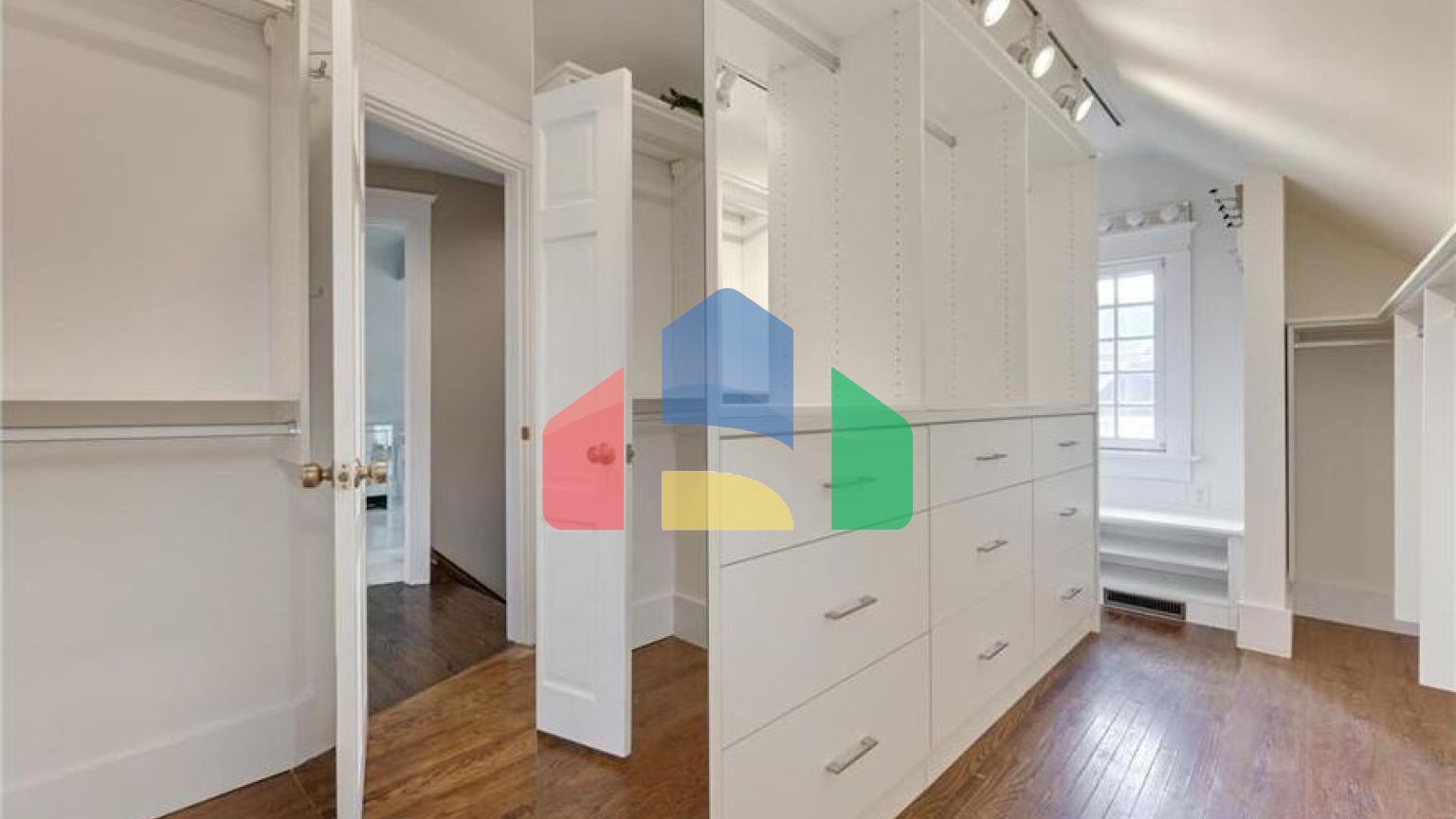 Residential - Single Family Home - Edmonton, Canada - Canada