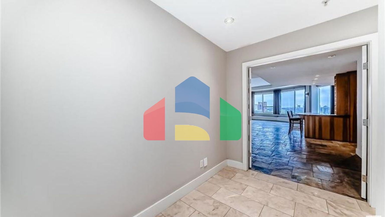 Residential - Condo/Apartment - Edmonton, Canada - Canada