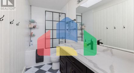 Residential - Single Family Home - Gibsons, Canada - Canada