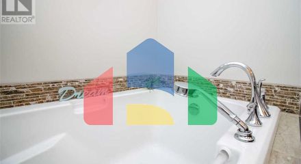 Residential - Single Family Home - Grande Prairie, Canada - Canada