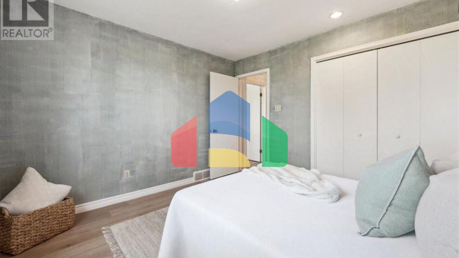 Residential - Single Family Home - Guelph, Canada - Canada