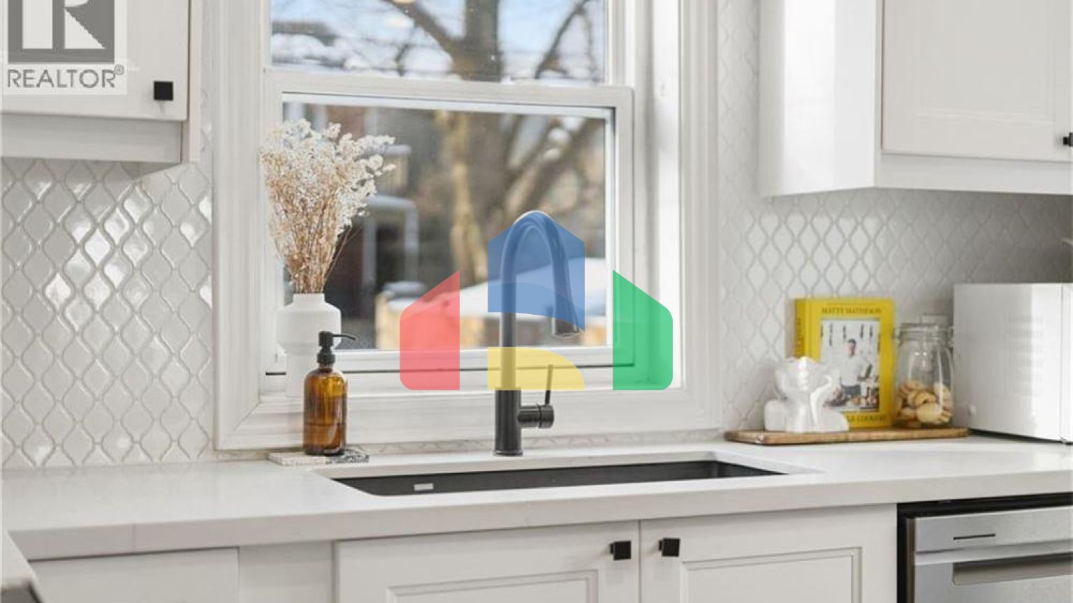 Residential - Single Family Home - Hamilton, Canada - Canada