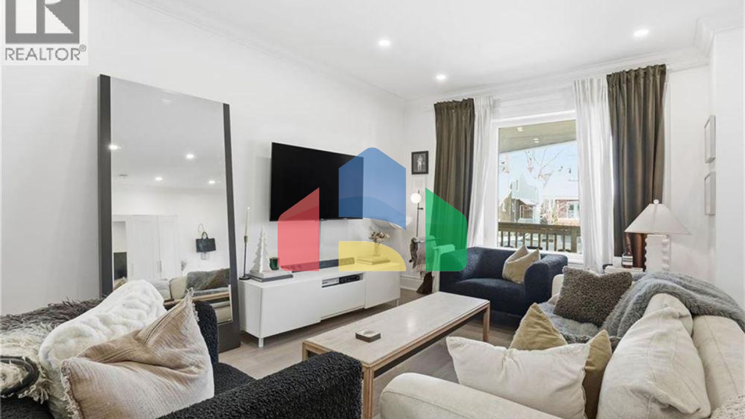 Residential - Single Family Home - Hamilton, Canada - Canada