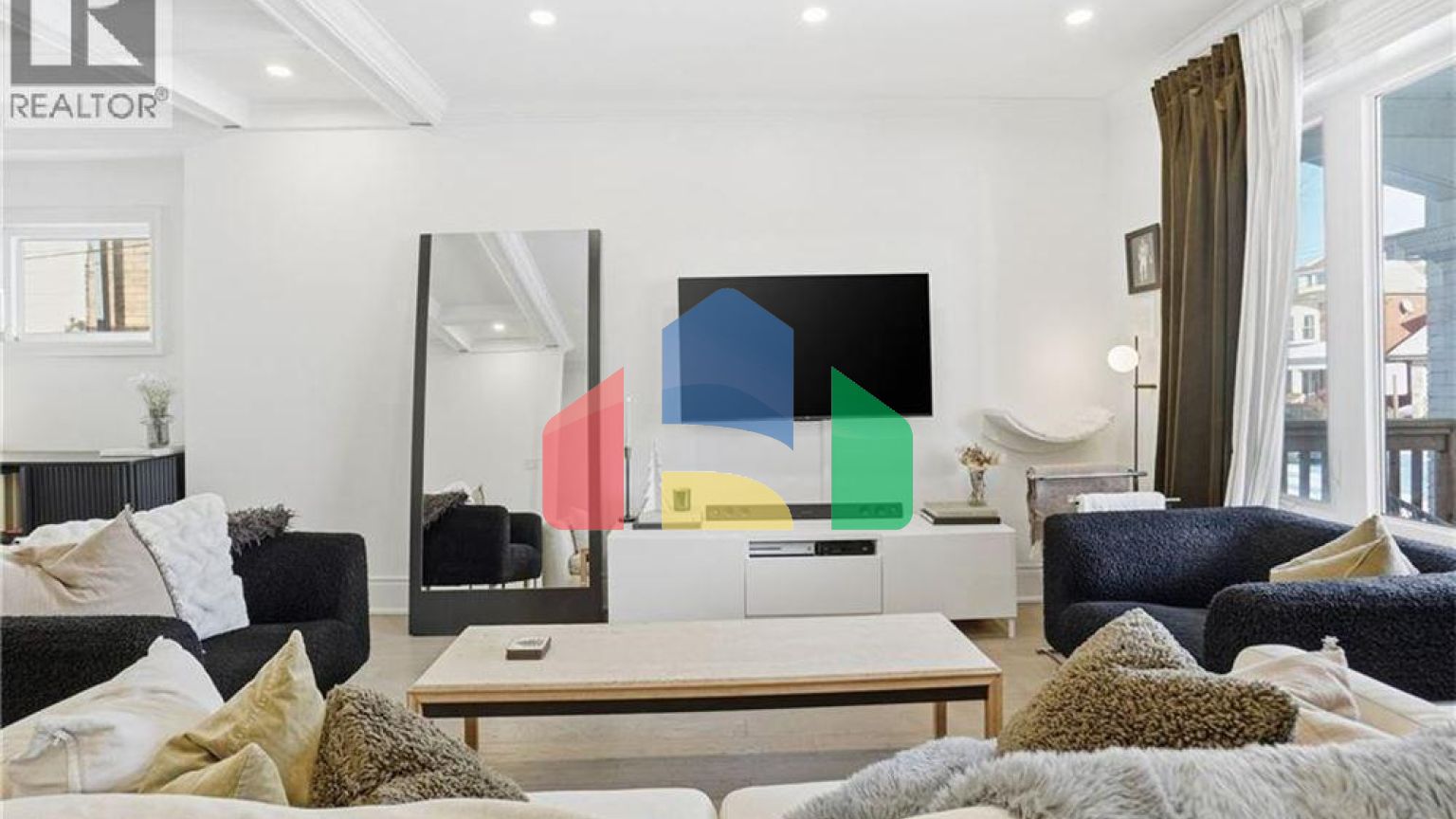 Residential - Single Family Home - Hamilton, Canada - Canada