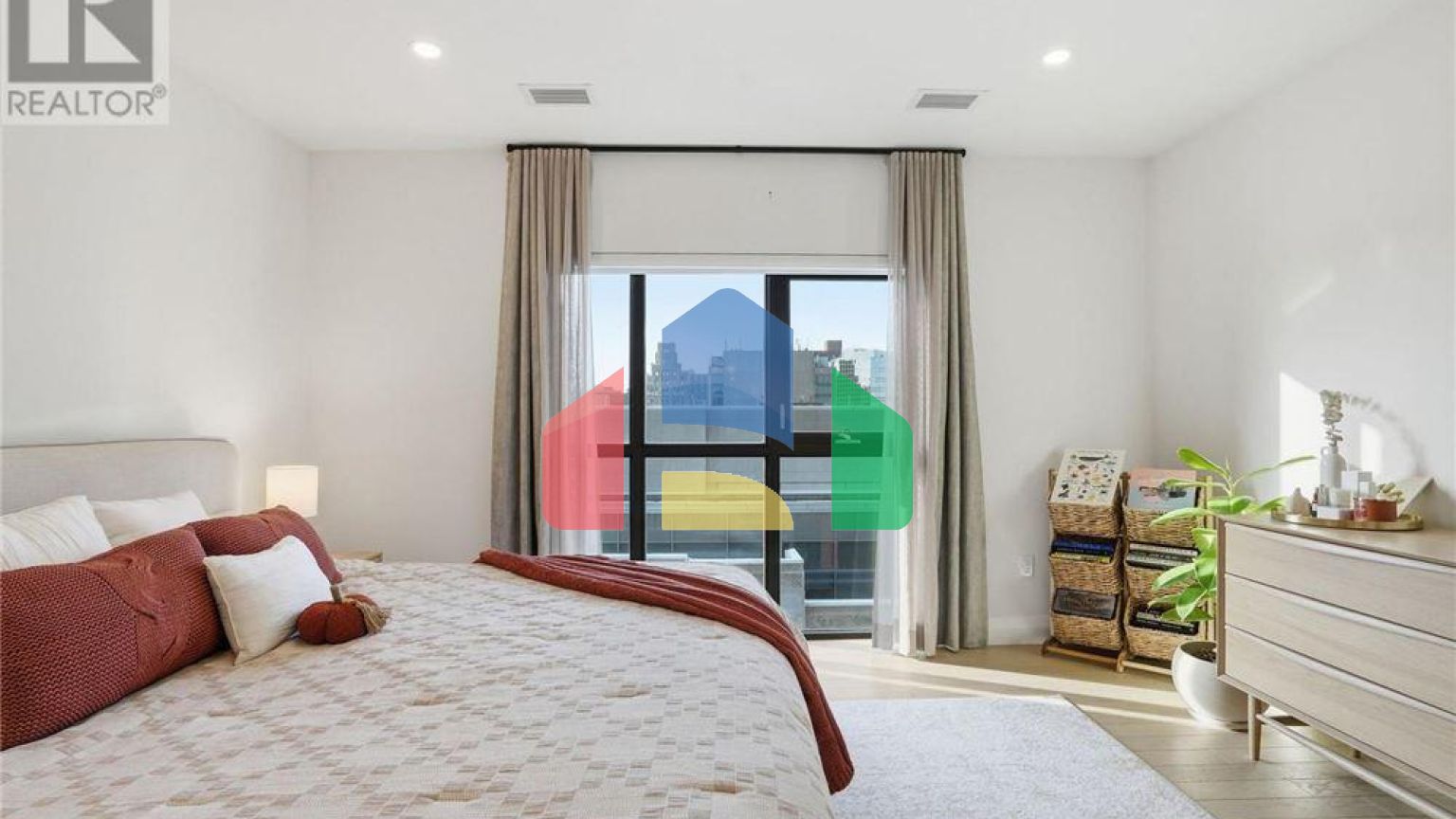 Residential - Single Family Home - Hamilton, Canada - Canada