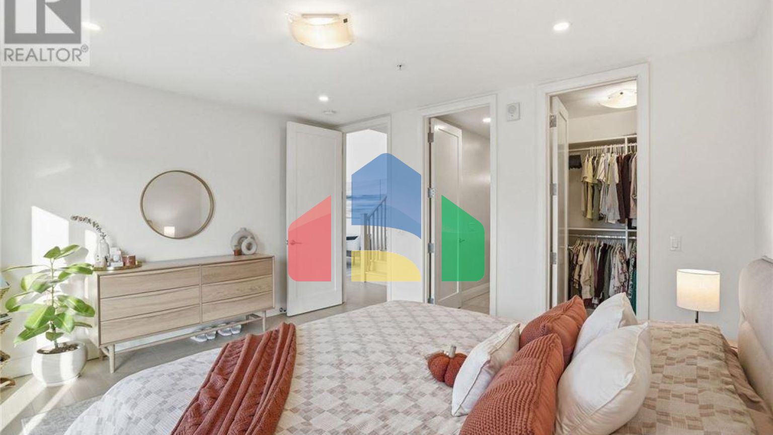 Residential - Single Family Home - Hamilton, Canada - Canada