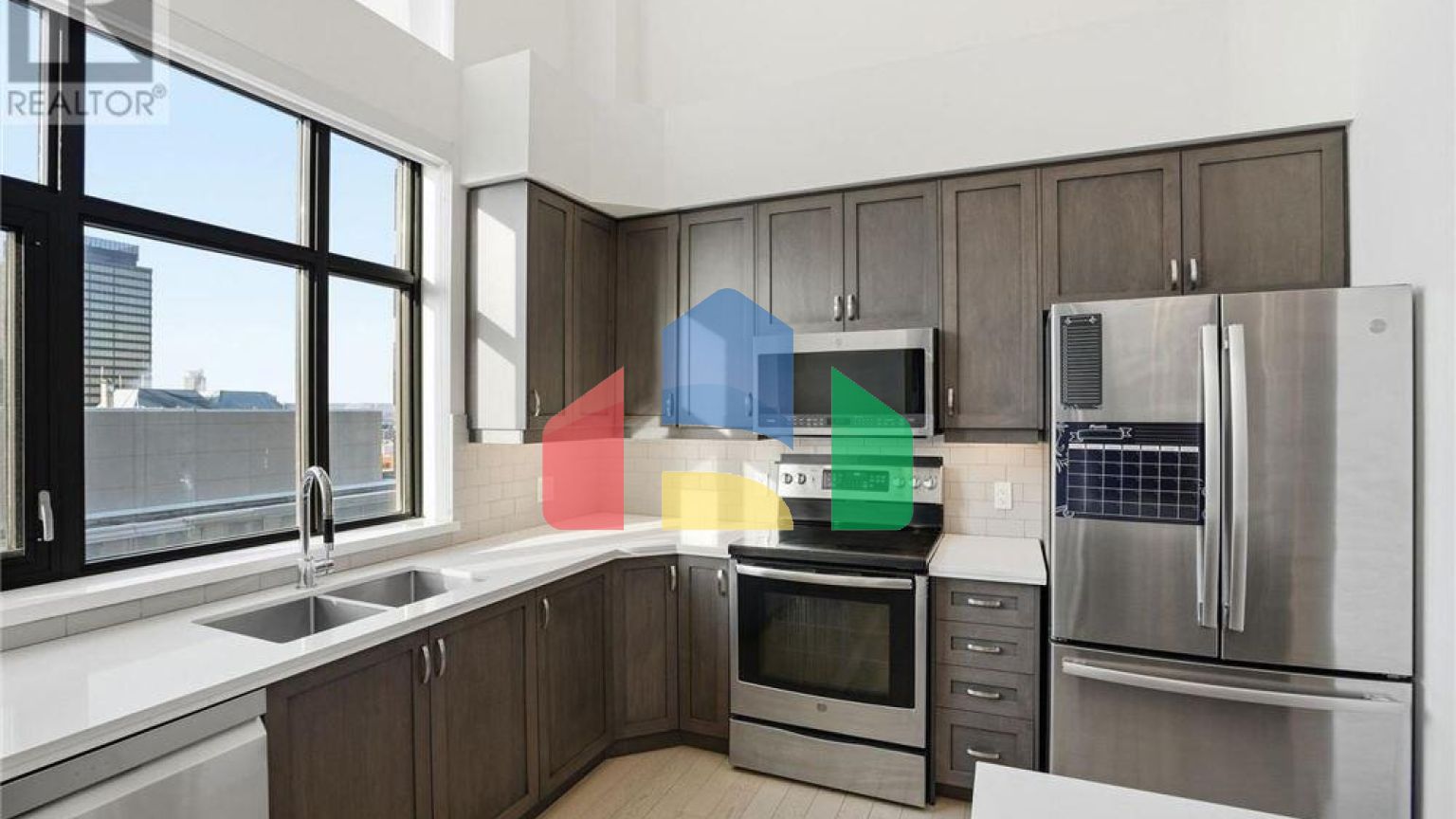 Residential - Single Family Home - Hamilton, Canada - Canada