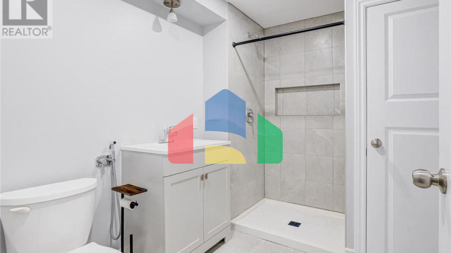 Residential - Single Family Home - Hamilton, Canada - Canada