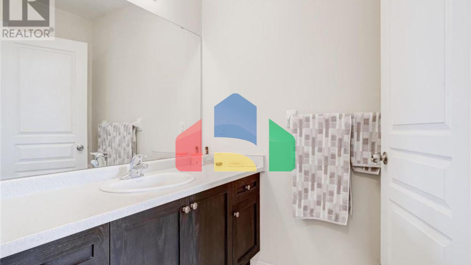 Residential - Single Family Home - Hamilton, Canada - Canada