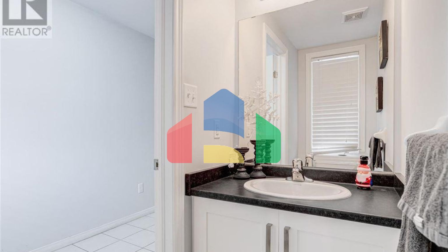 Residential - Single Family Home - Hamilton, Canada - Canada