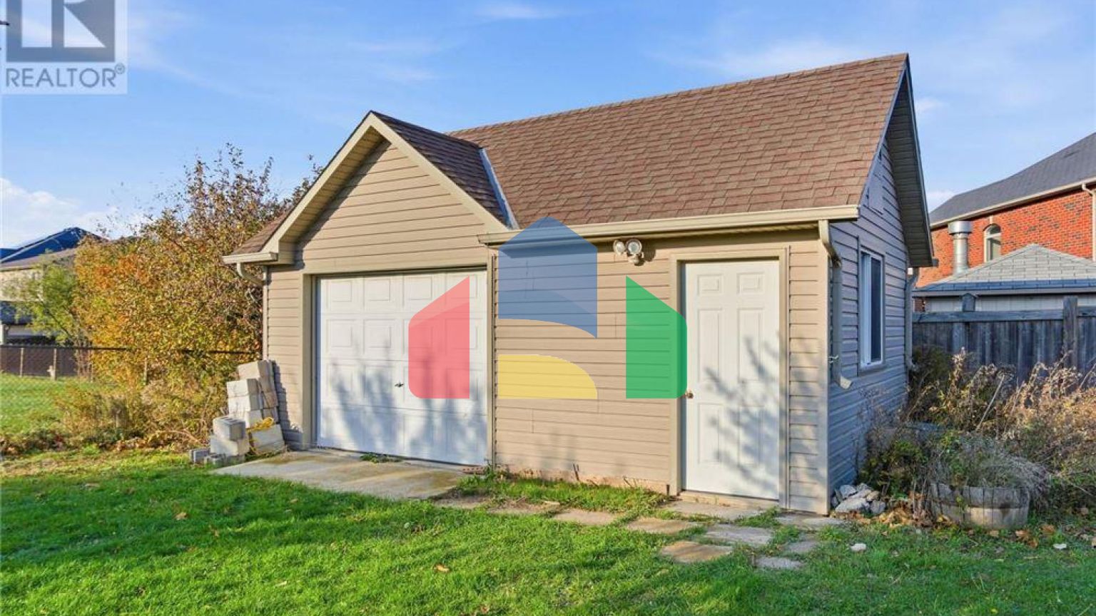 Residential - Single Family Home - Hamilton, Canada - Canada