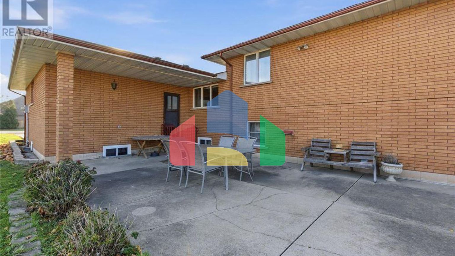 Residential - Single Family Home - Hamilton, Canada - Canada