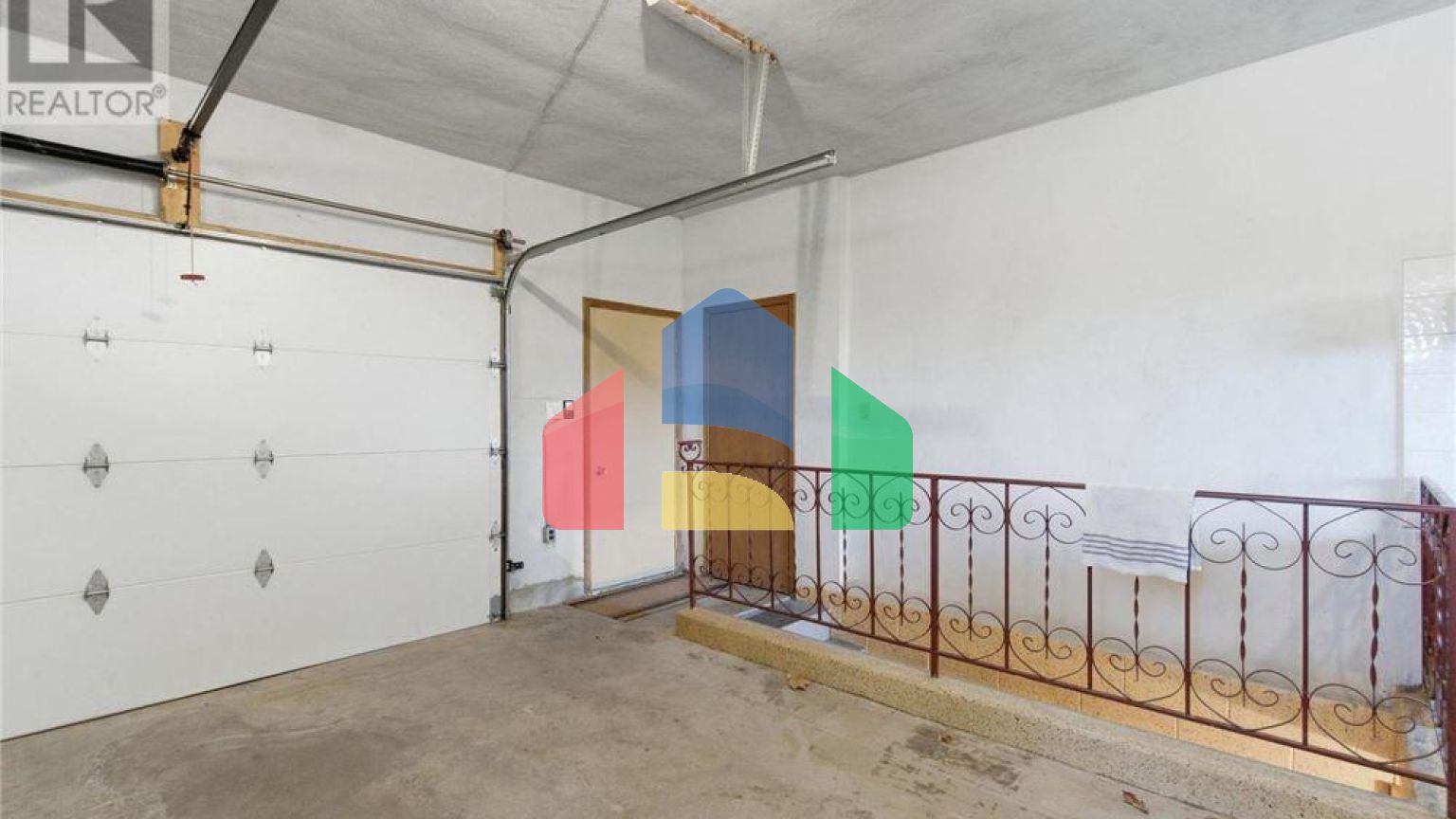 Residential - Single Family Home - Hamilton, Canada - Canada