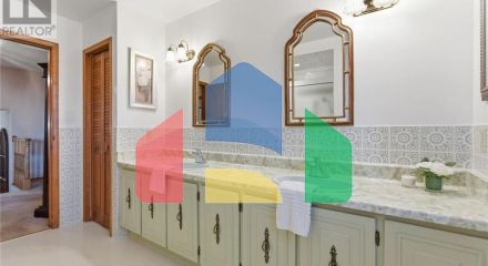 Residential - Single Family Home - Hamilton, Canada - Canada