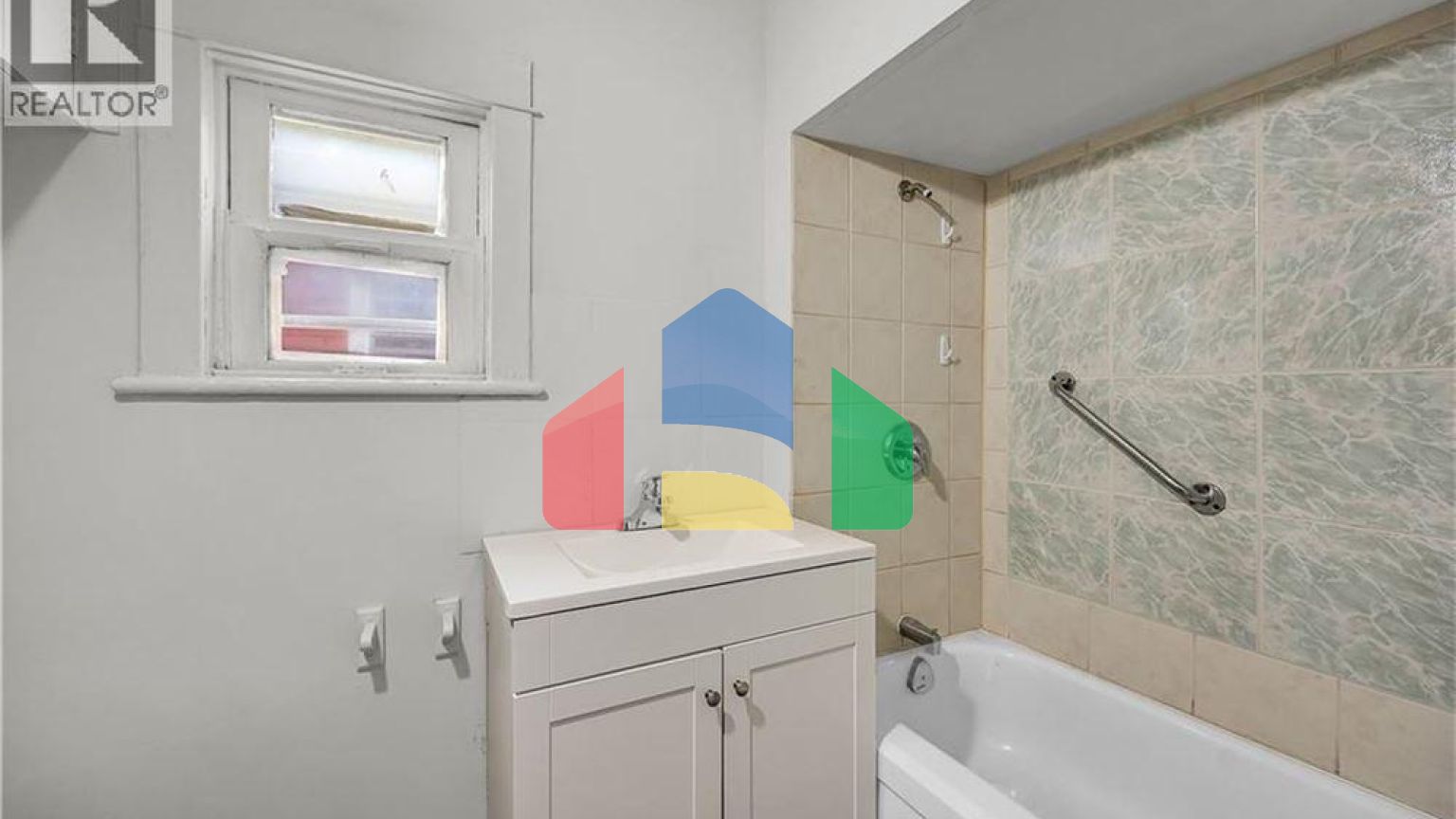 Residential - Single Family Home - Hamilton, Canada - Canada