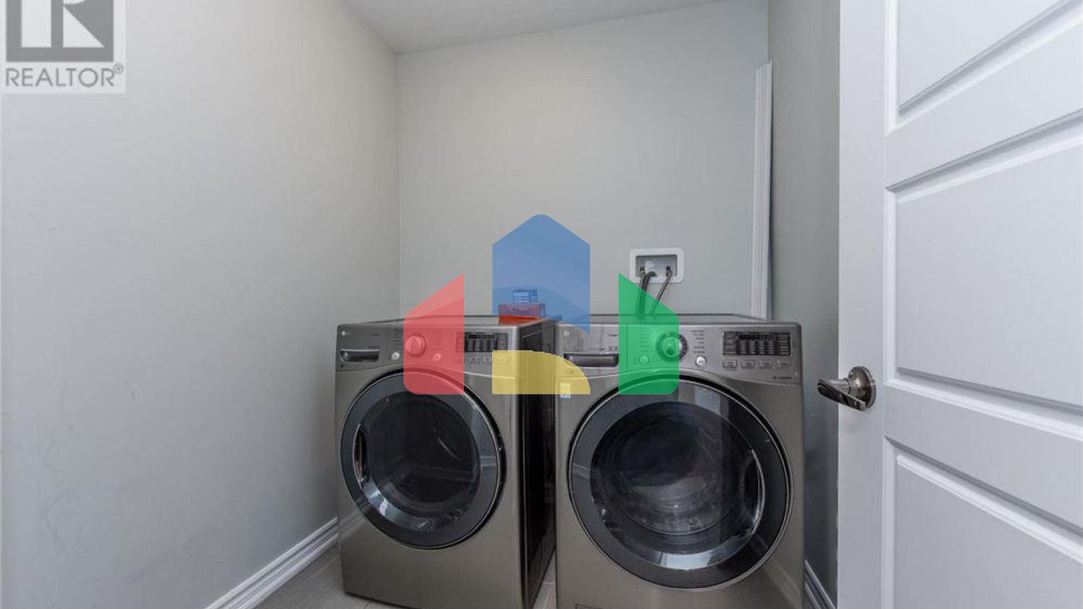 Residential - Single Family Home - Hamilton, Canada - Canada