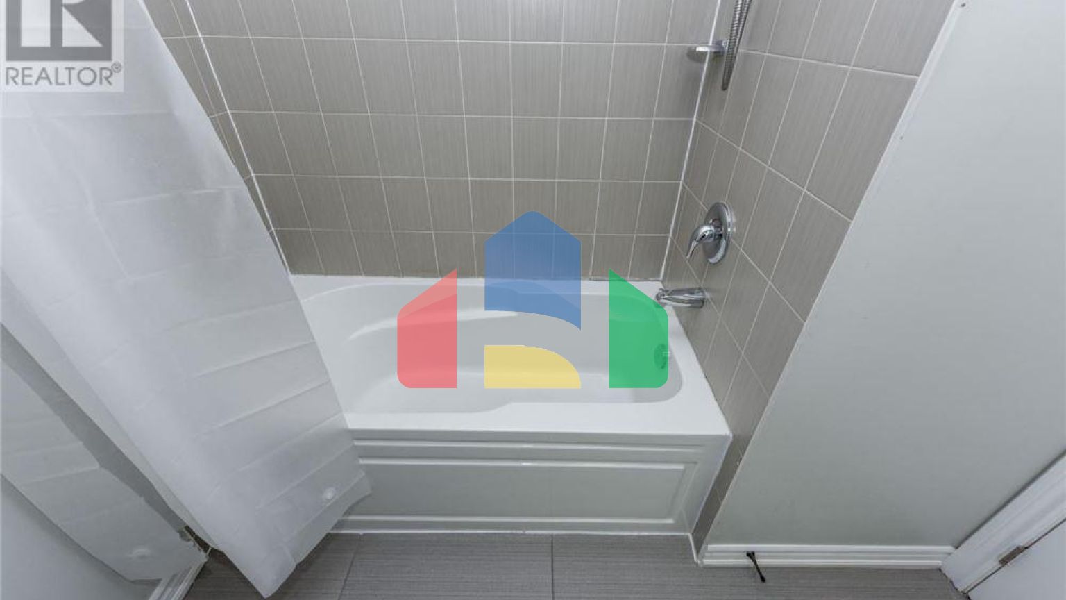 Residential - Single Family Home - Hamilton, Canada - Canada