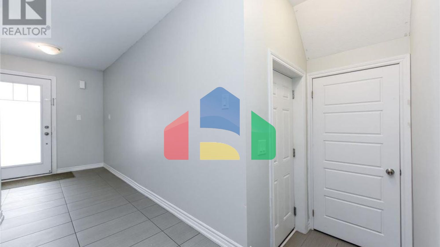 Residential - Single Family Home - Hamilton, Canada - Canada