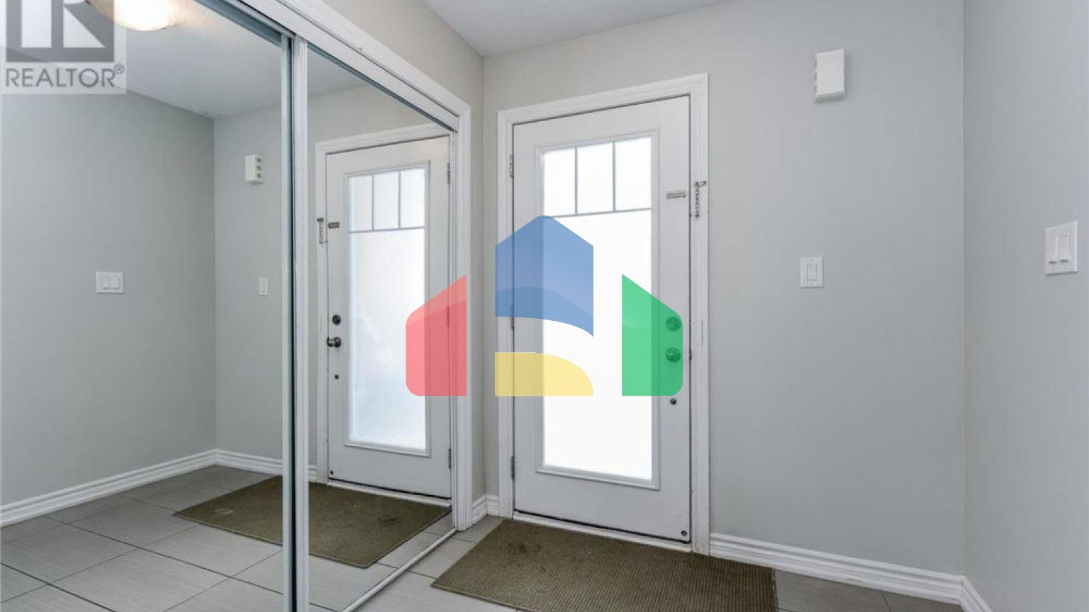 Residential - Single Family Home - Hamilton, Canada - Canada