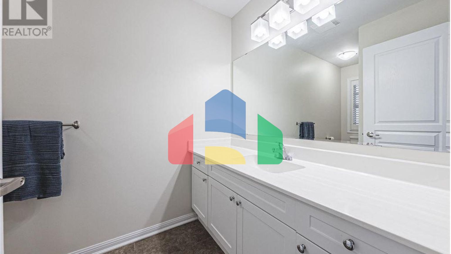 Residential - Single Family Home - Hamilton, Canada - Canada