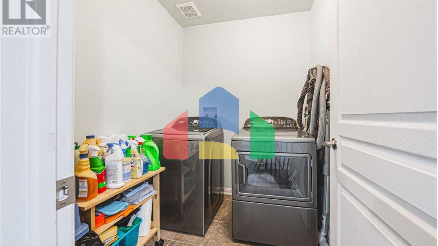 Residential - Single Family Home - Hamilton, Canada - Canada