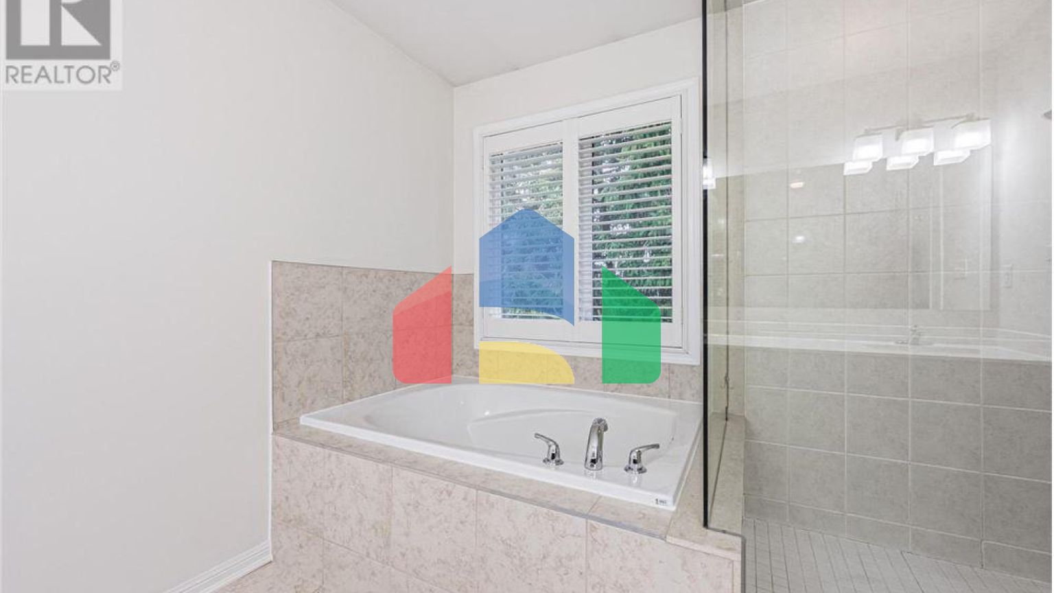 Residential - Single Family Home - Hamilton, Canada - Canada