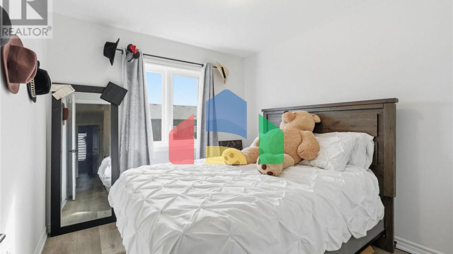 Residential - Single Family Home - Hamilton, Canada - Canada