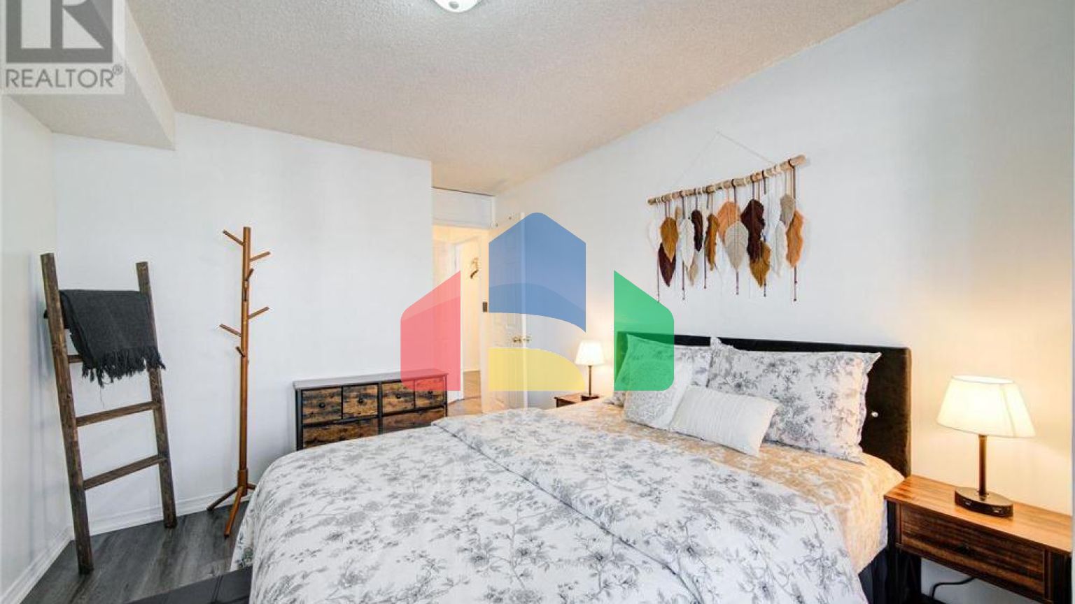 Residential - Condo/Apartment - Hamilton, Canada - Canada