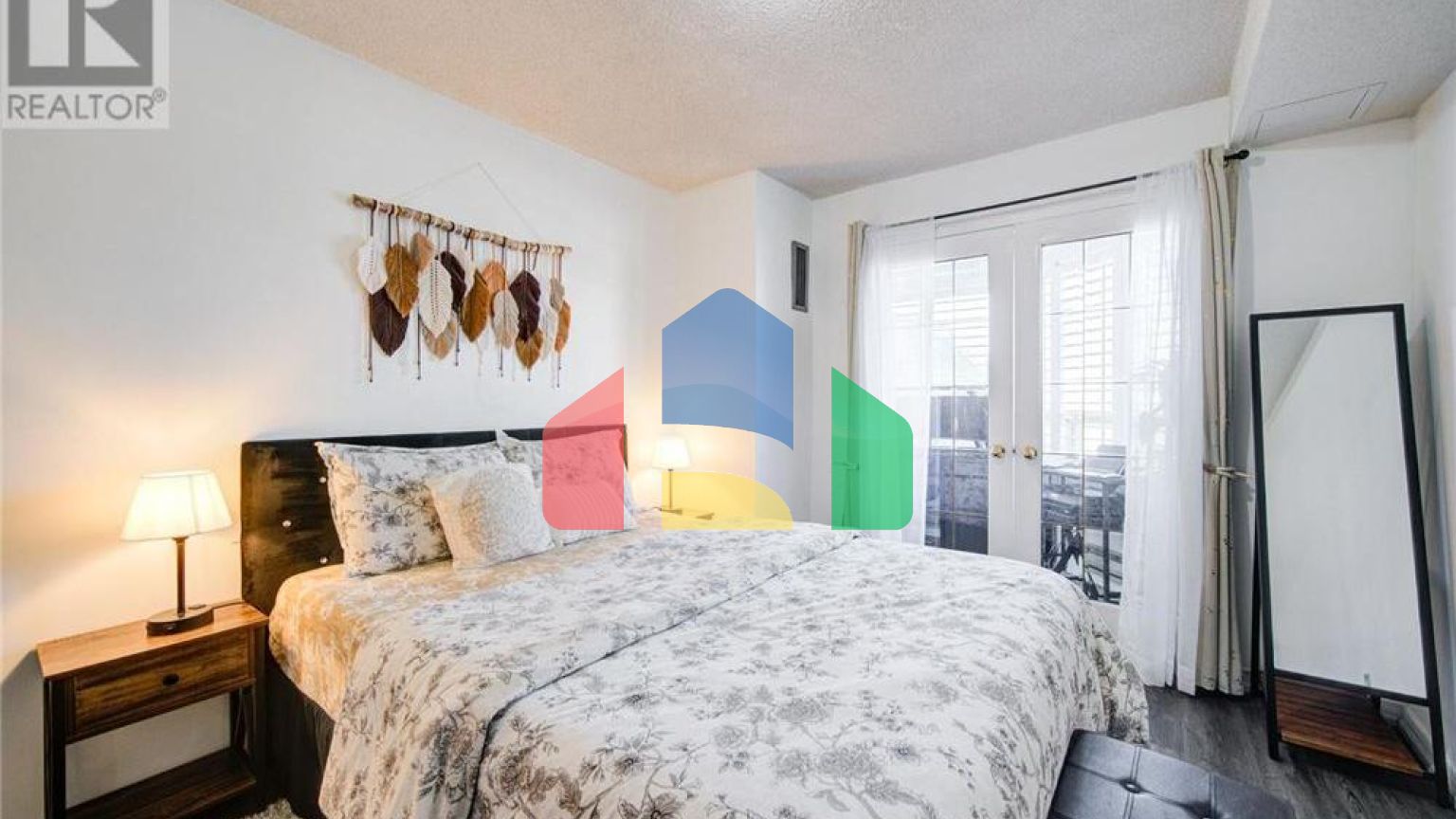 Residential - Condo/Apartment - Hamilton, Canada - Canada