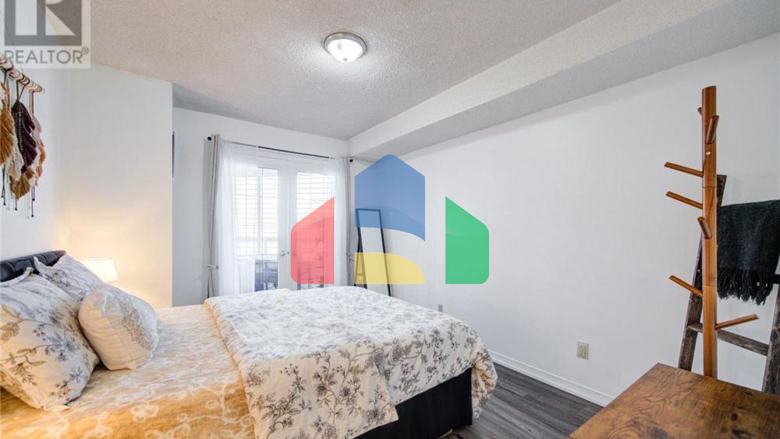 Residential - Condo/Apartment - Hamilton, Canada - Canada