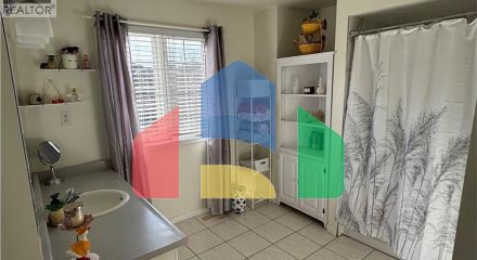 Residential - Single Family Home - Hamilton, Canada - Canada