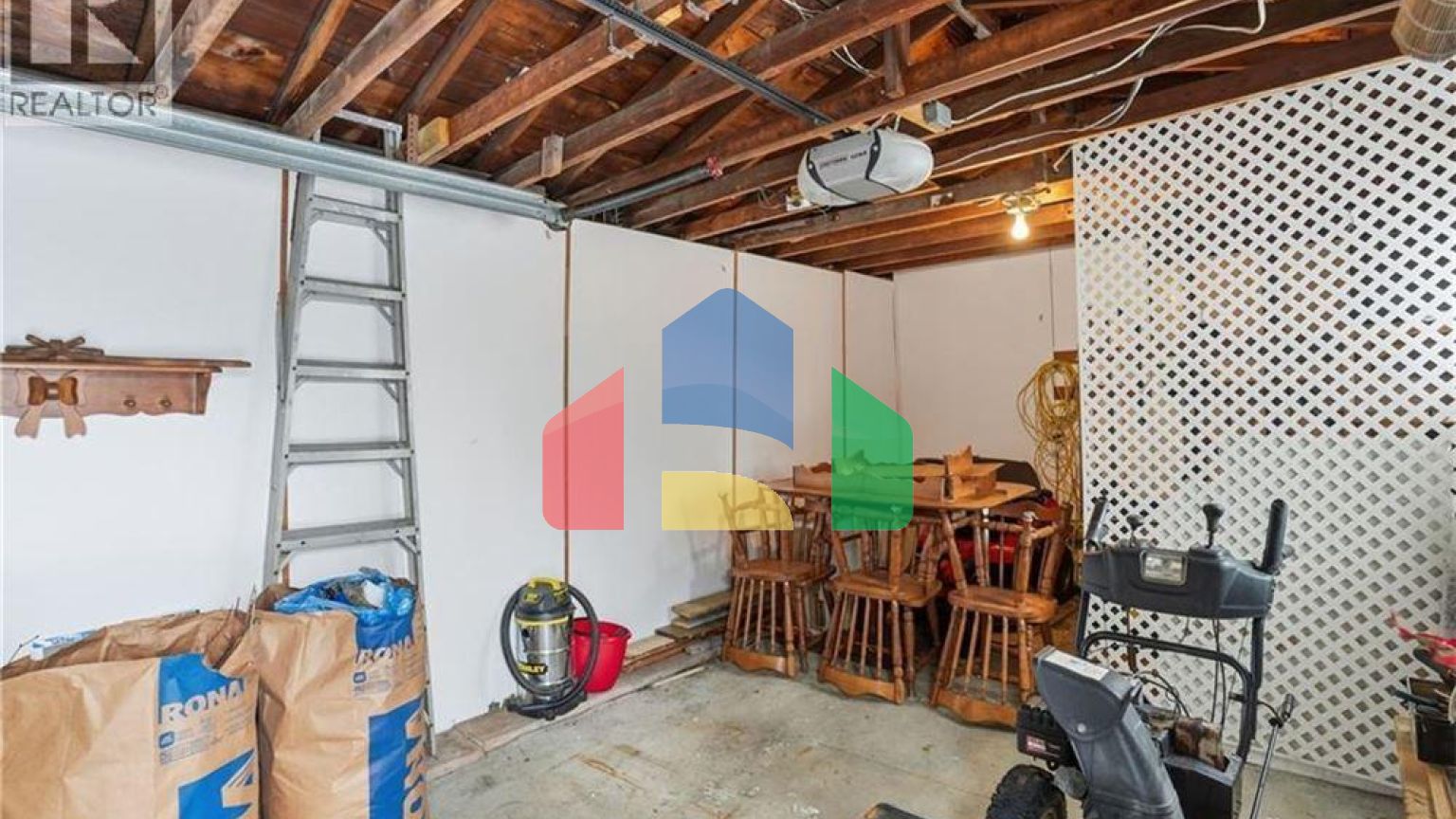 Residential - Single Family Home - Hamilton, Canada - Canada