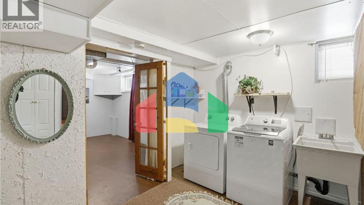 Residential - Single Family Home - Hamilton, Canada - Canada