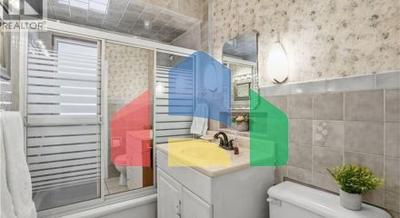 Residential - Single Family Home - Hamilton, Canada - Canada