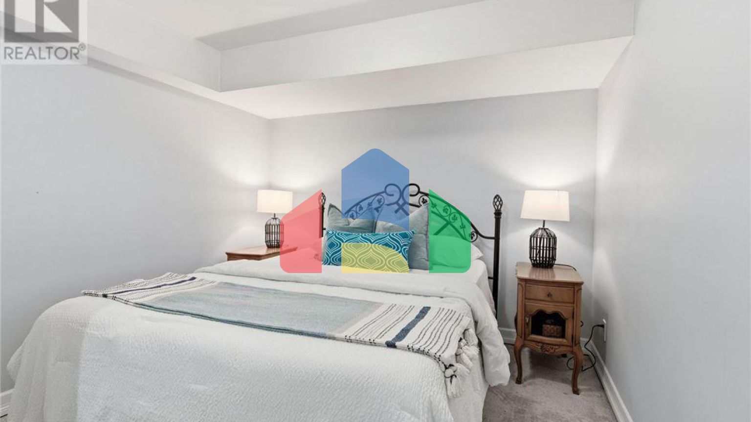 Residential - Single Family Home - Hamilton, Canada - Canada