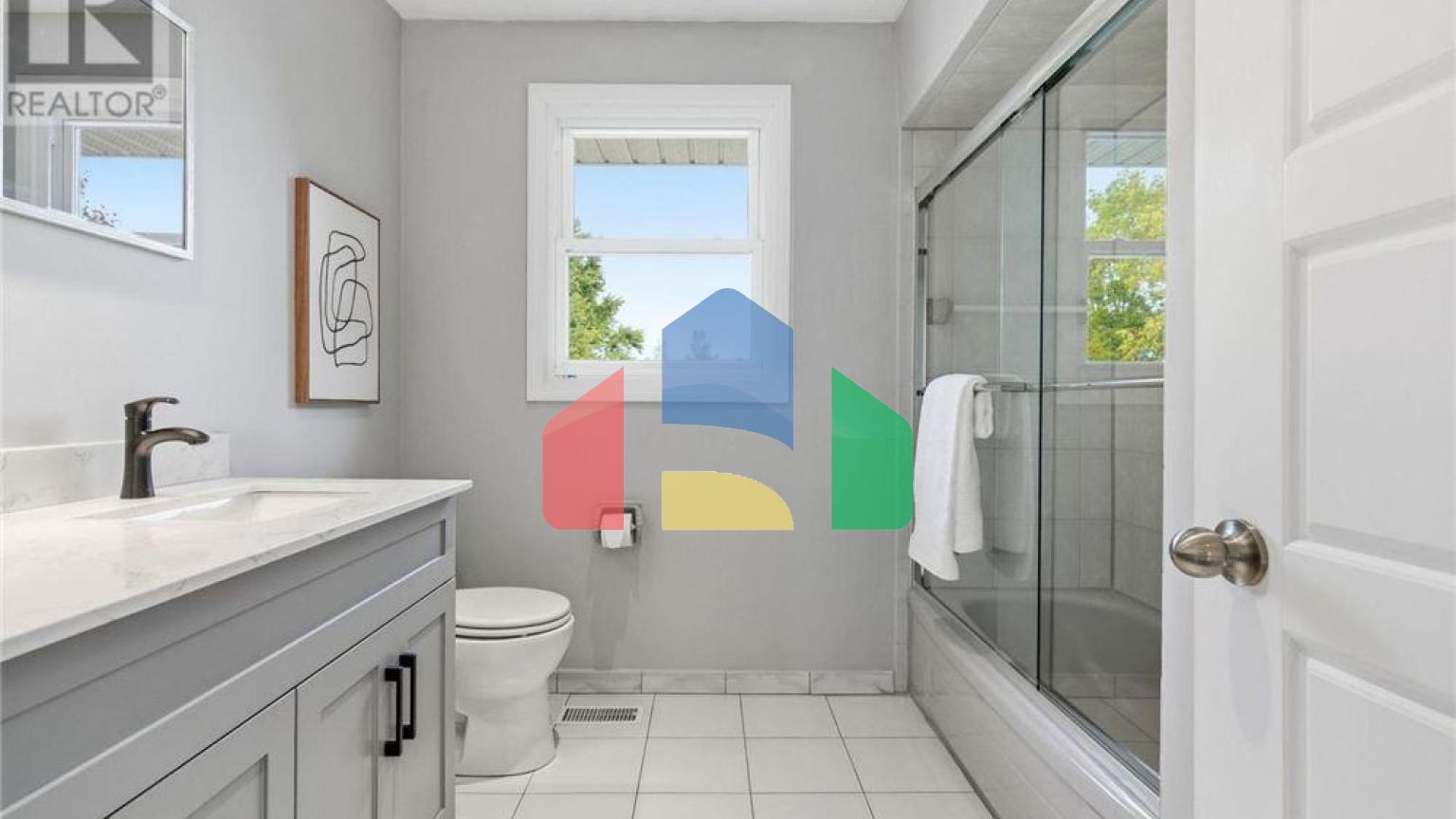 Residential - Single Family Home - Hamilton, Canada - Canada