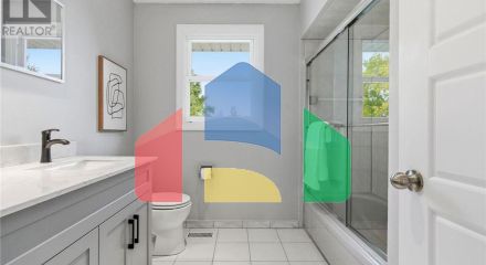 Residential - Single Family Home - Hamilton, Canada - Canada