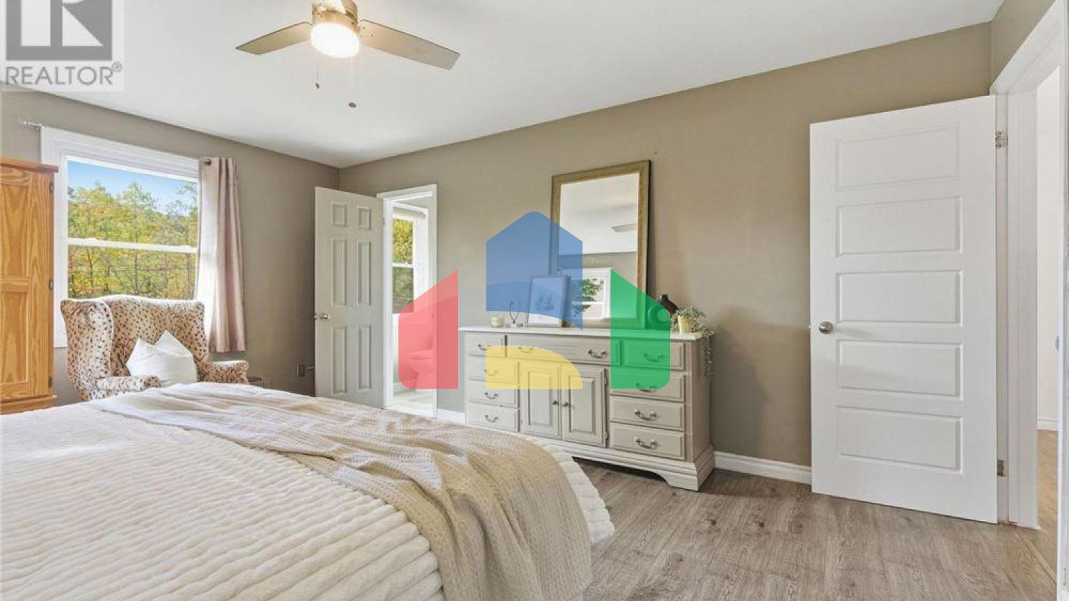 Residential - Single Family Home - Hamilton, Canada - Canada