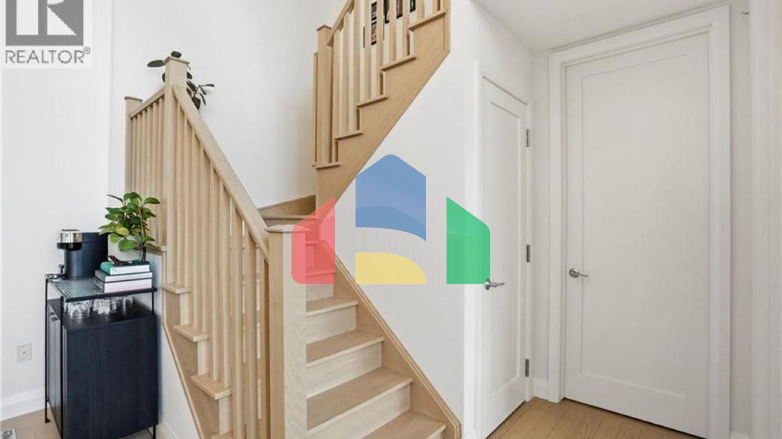 Residential - Single Family Home - Hamilton, Canada - Canada