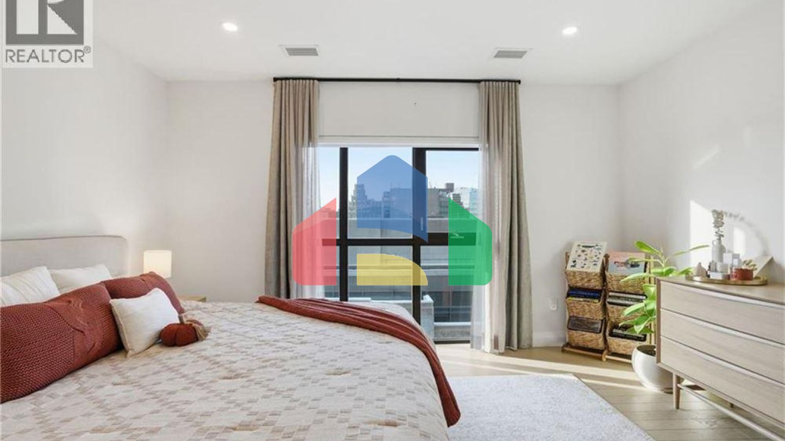 Residential - Single Family Home - Hamilton, Canada - Canada