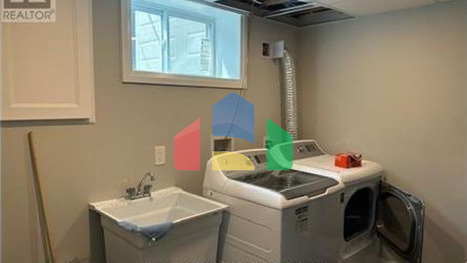 Residential - Single Family Home - Hamilton, Canada - Canada