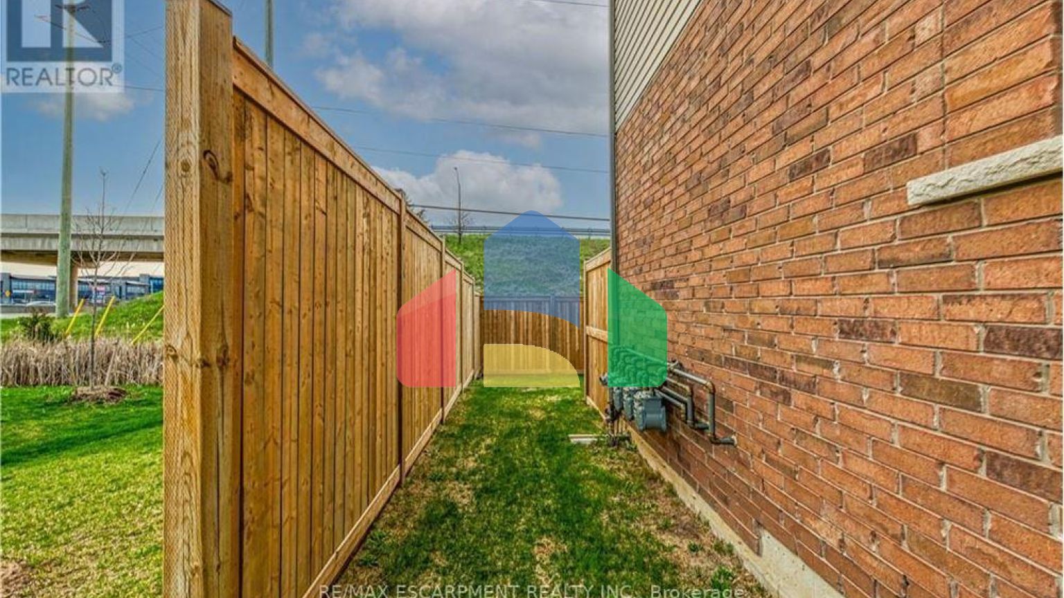 Residential - Single Family Home - Hamilton, Canada - Canada