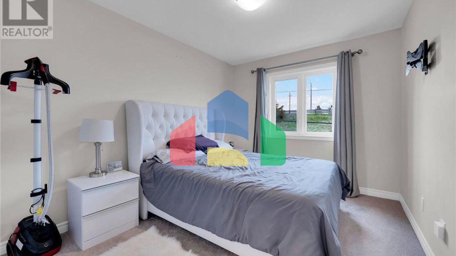 Residential - Single Family Home - Hamilton, Canada - Canada